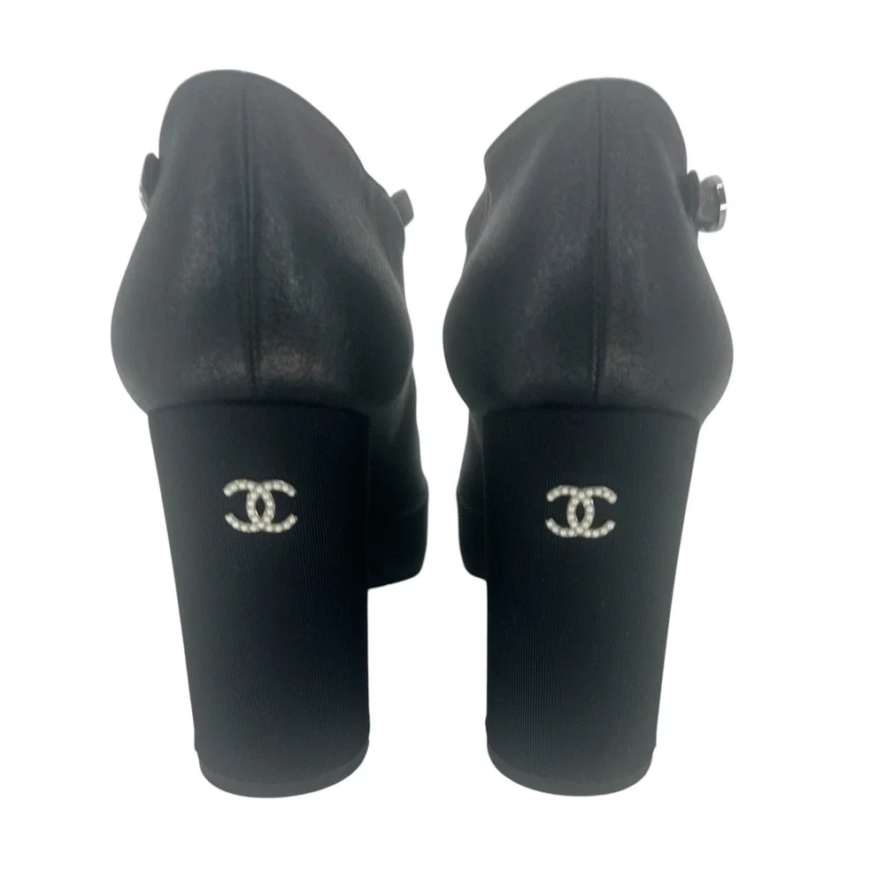 CHANEL pearl cc